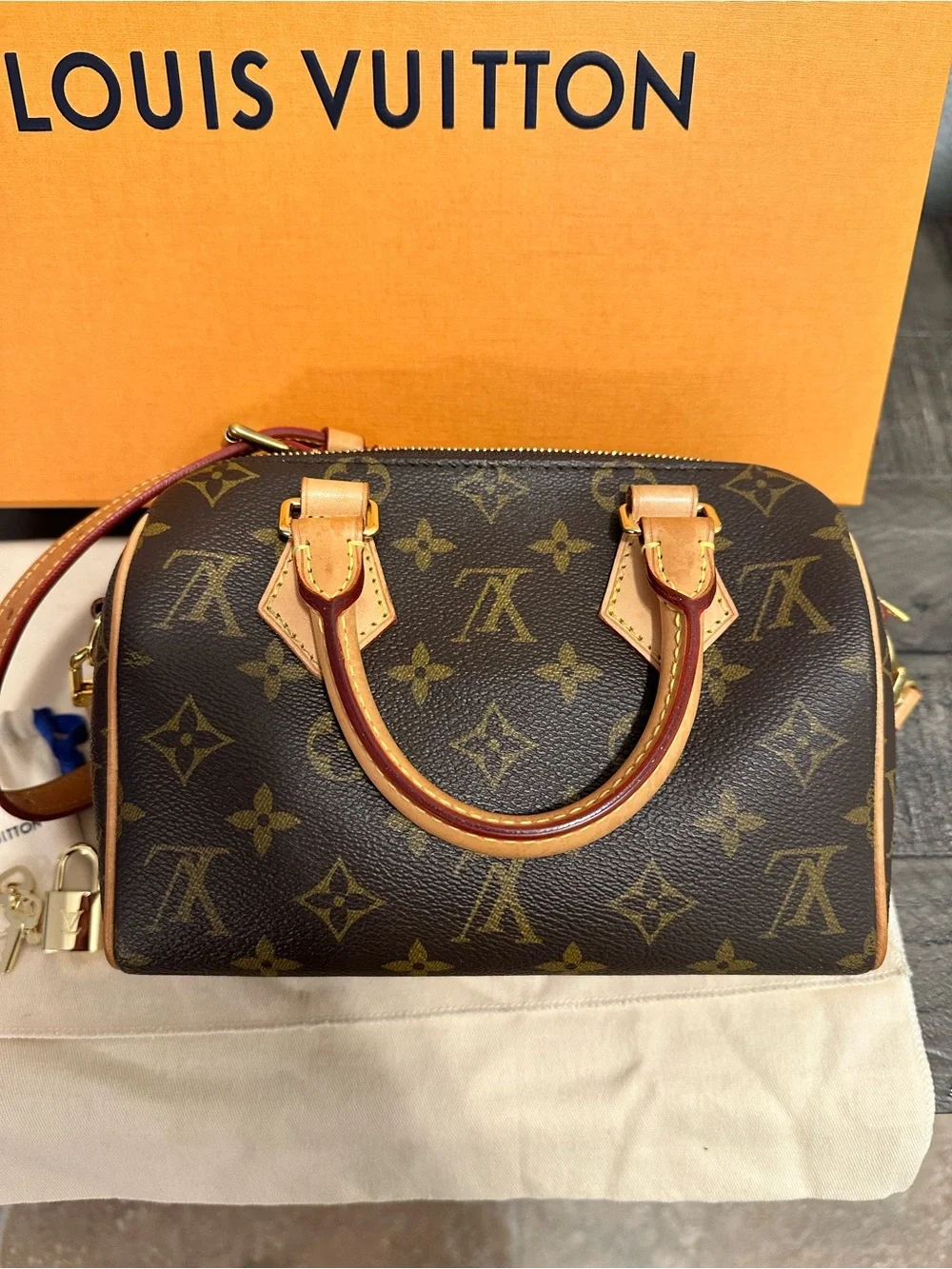 Louis Vuitton Monogram Canvas Speedy Bandoulière 20 - Picture 2 of 16